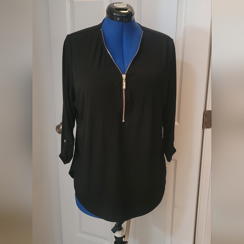 Black 3/4 sleeve blouse with gold zipper